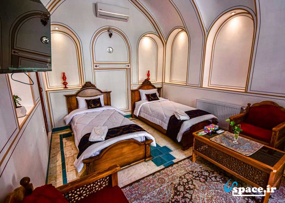 نمای داخلی اتاق دو تخته توئین همیشه بهار اقامتگاه سنتی یاس - اصفهان